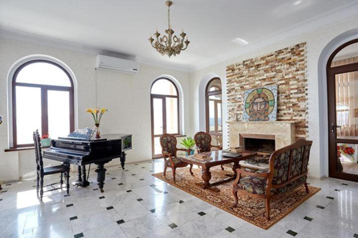 The Hilltop Skyline Hotel Τυφλίδα Εξωτερικό φωτογραφία